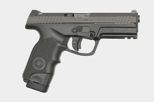 STEYR PISTOLY L A1 „a parton”