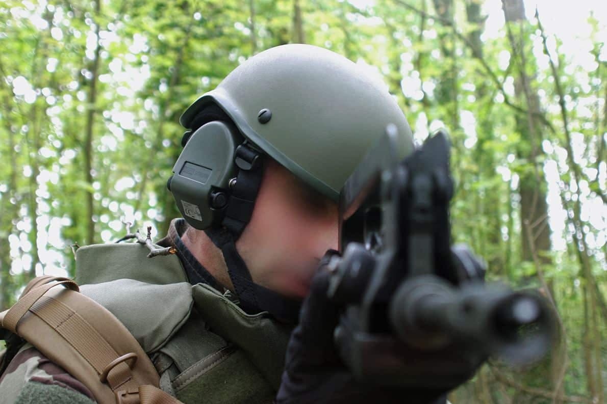 Sordin MSA Supreme Pro X fülvédő (nyakpántos változat), habpárna, zöld csészék.