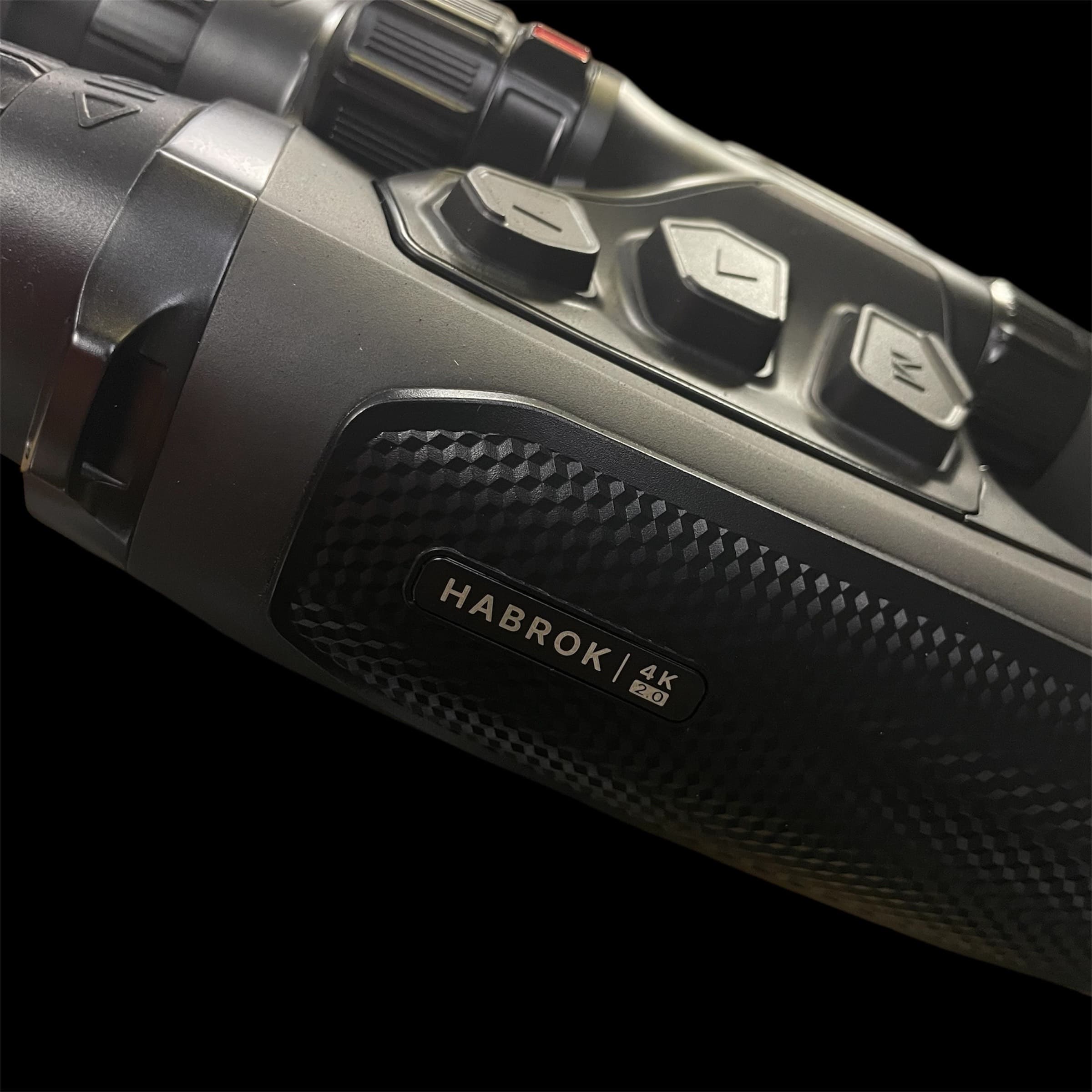 HIKMICRO HABROK 4K 2.0 HE25L – 2026-os modell, multispektrumú binokulár nappali 4K részletességgel