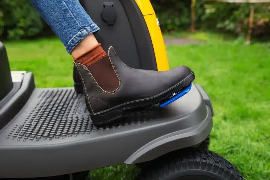 STIGA SWIFT 372e Akkumulátoros Fűgyűjtős Fűnyíró Traktor 2000m2 ajánlott