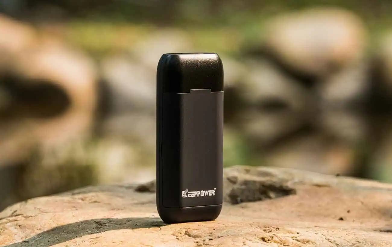 Keeppower PD2 intelligens Li-ion akkumulátortöltő és hordozható power bank,akkumulátor nékül